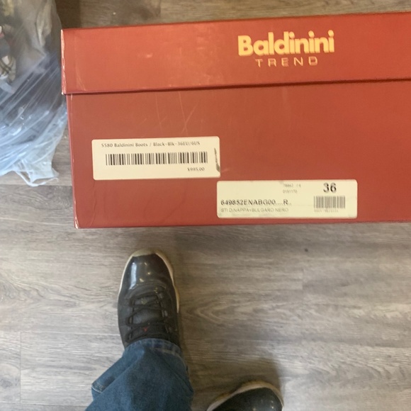 Female sneakers and boots - Picture 1 of 14